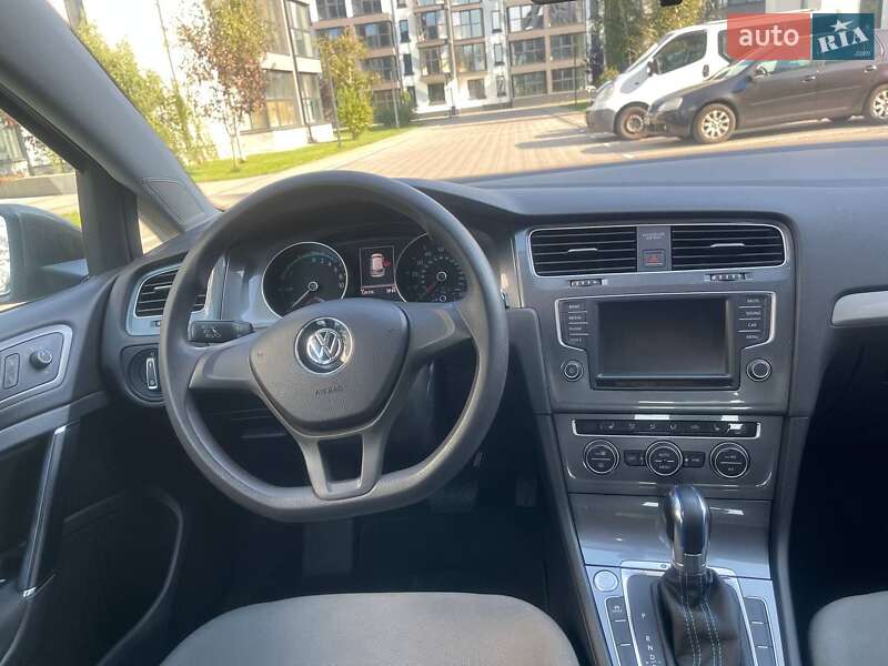 Хэтчбек Volkswagen e-Golf 2015 в Киеве