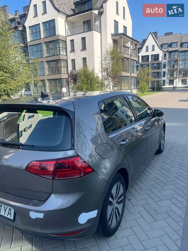 Хэтчбек Volkswagen e-Golf 2015 в Киеве