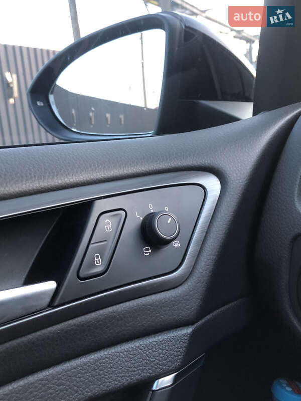 Хетчбек Volkswagen e-Golf 2018 в Мукачевому