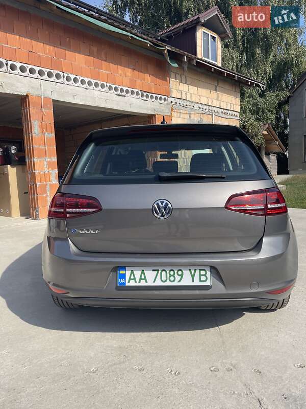 Хетчбек Volkswagen e-Golf 2015 в Києві