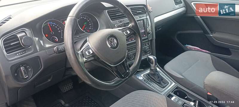 Хетчбек Volkswagen e-Golf 2015 в Вишневому