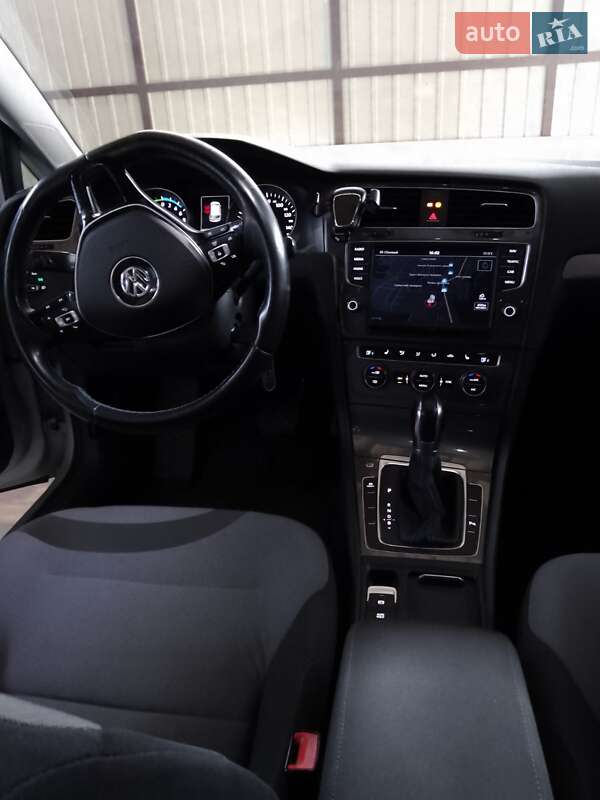 Хетчбек Volkswagen e-Golf 2014 в Києві