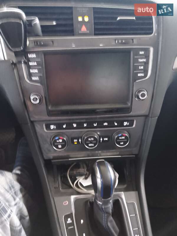 Хетчбек Volkswagen e-Golf 2014 в Києві