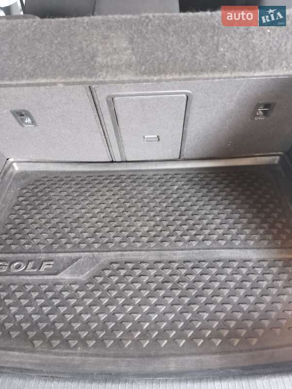 Хетчбек Volkswagen e-Golf 2014 в Києві
