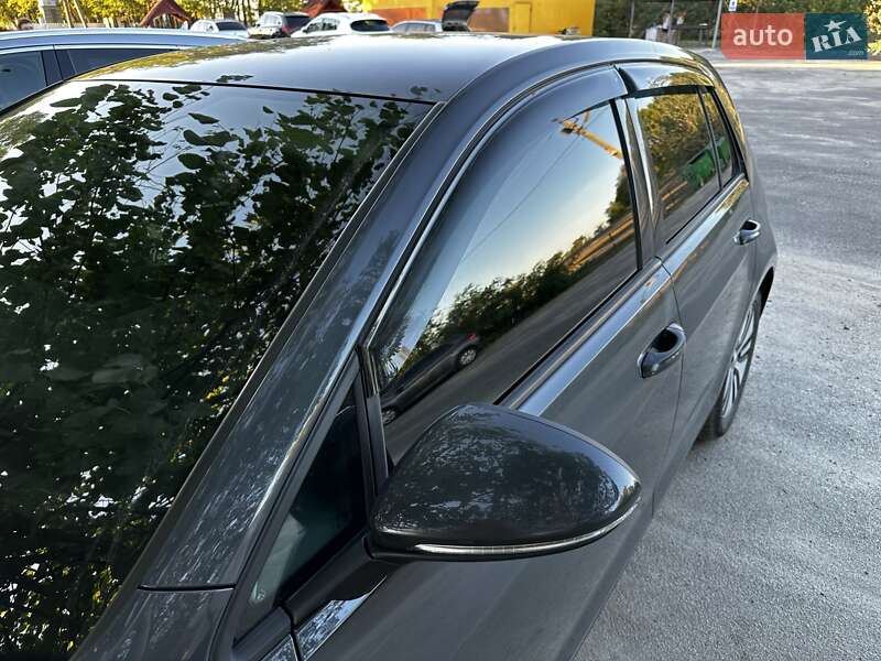 Хэтчбек Volkswagen e-Golf 2016 в Днепре