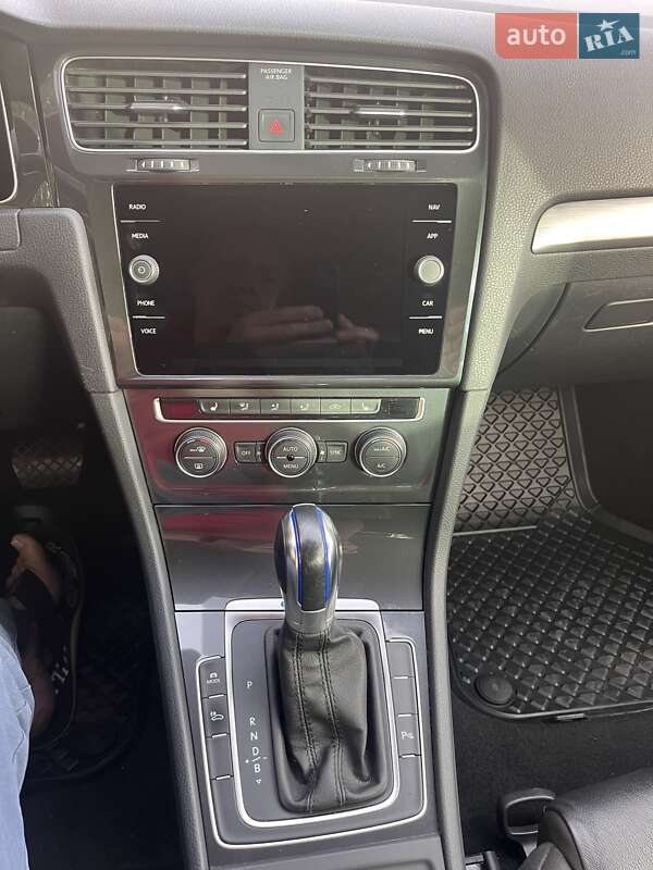 Хетчбек Volkswagen e-Golf 2019 в Запоріжжі