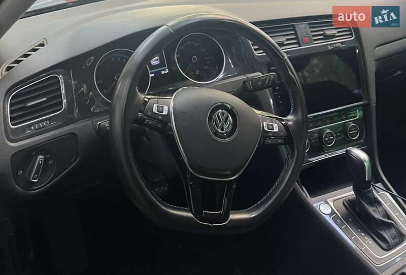 Хэтчбек Volkswagen e-Golf 2020 в Киеве