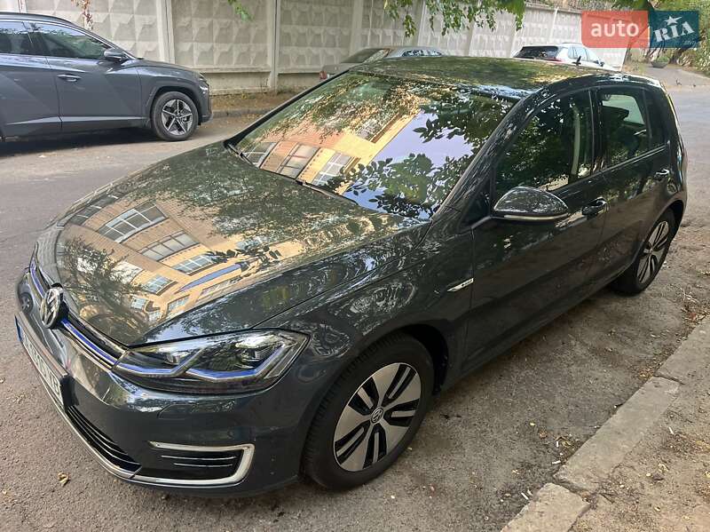 Хэтчбек Volkswagen e-Golf 2020 в Киеве