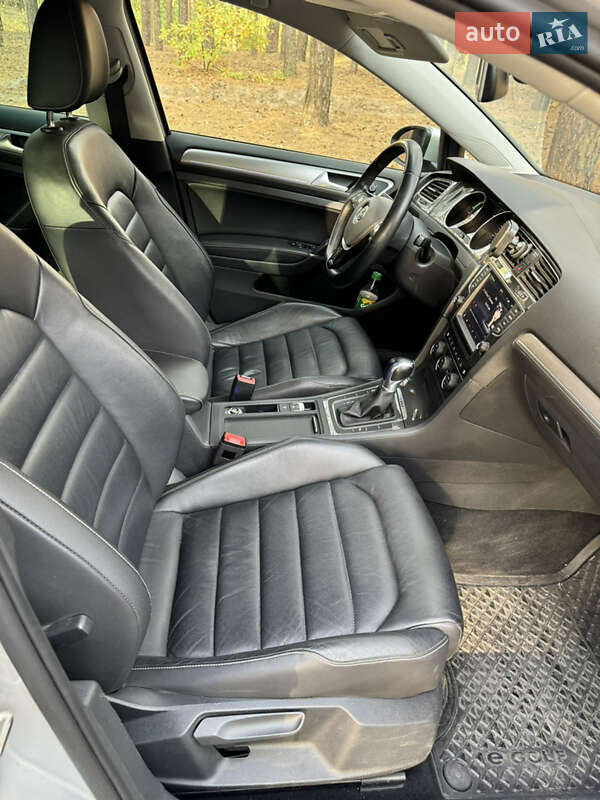 Хетчбек Volkswagen e-Golf 2016 в Полтаві