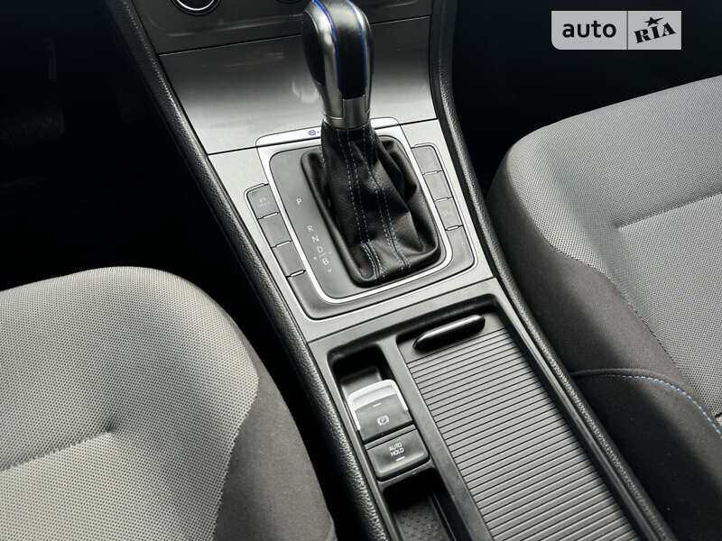 Хэтчбек Volkswagen e-Golf 2015 в Хмельницком