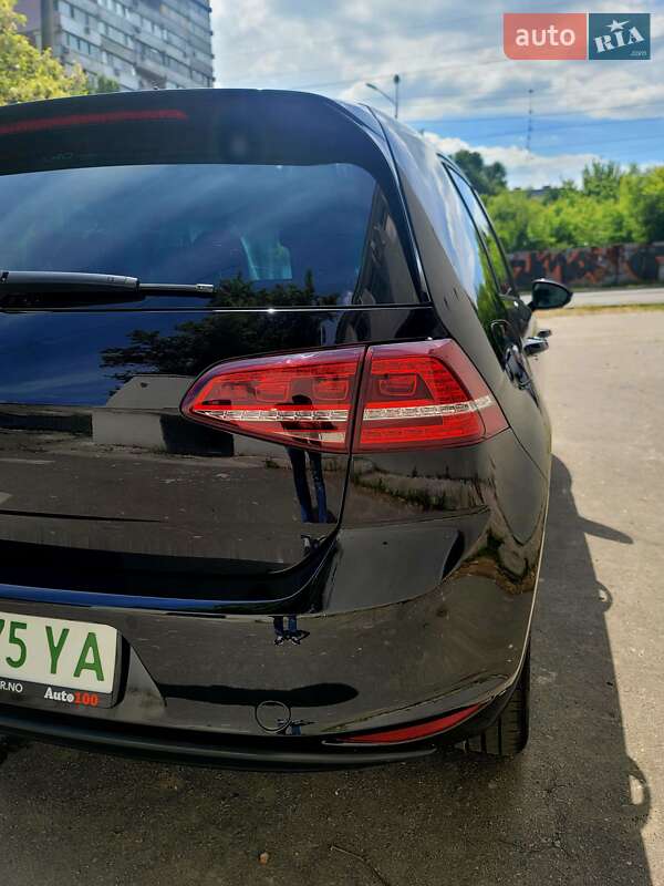 Хетчбек Volkswagen e-Golf 2014 в Дніпрі