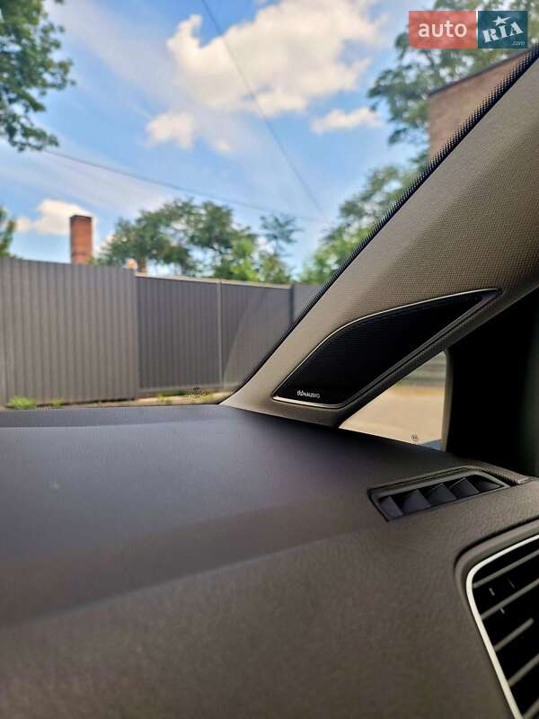 Хетчбек Volkswagen e-Golf 2014 в Дніпрі