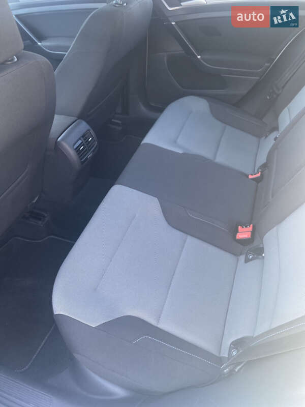Хетчбек Volkswagen e-Golf 2014 в Дніпрі