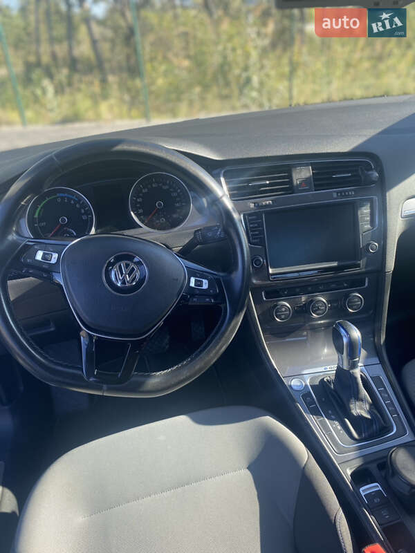 Хетчбек Volkswagen e-Golf 2014 в Дніпрі