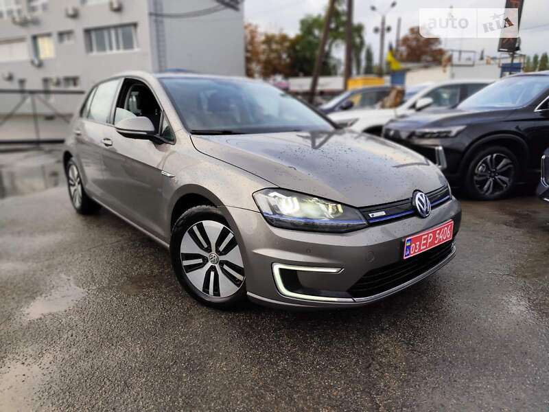Хетчбек Volkswagen e-Golf 2015 в Києві