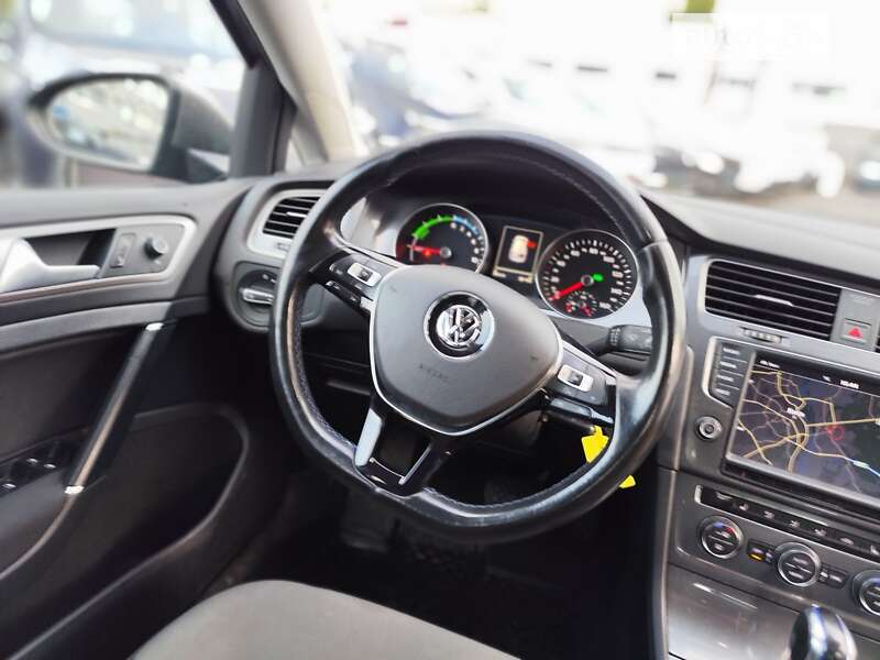 Хетчбек Volkswagen e-Golf 2015 в Києві