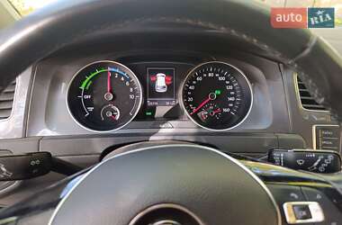 Хэтчбек Volkswagen e-Golf 2015 в 