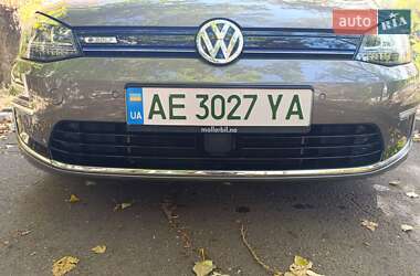 Хэтчбек Volkswagen e-Golf 2015 в 