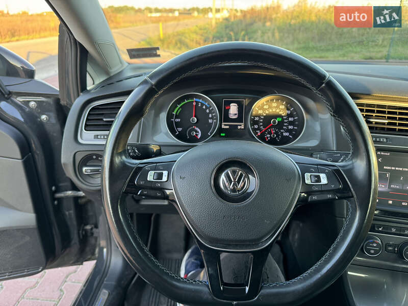 Хэтчбек Volkswagen e-Golf 2016 в Ровно