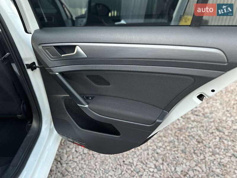 Хетчбек Volkswagen e-Golf 2018 в Києві