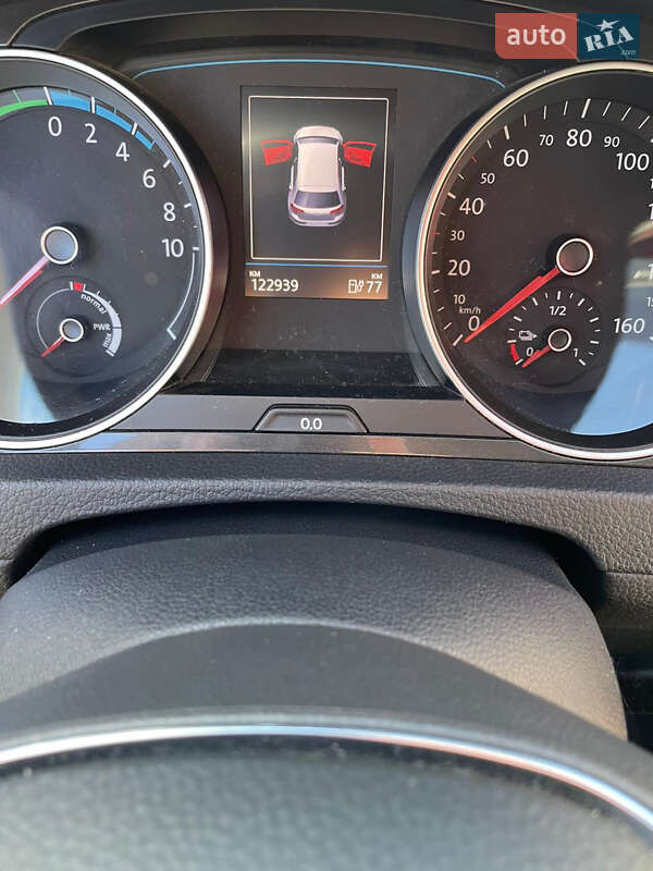 Хетчбек Volkswagen e-Golf 2018 в Тячеві