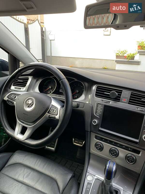 Хэтчбек Volkswagen e-Golf 2015 в Мукачево фото 12 Хэтчбек Volkswagen e-Golf 2015 в Мукачево