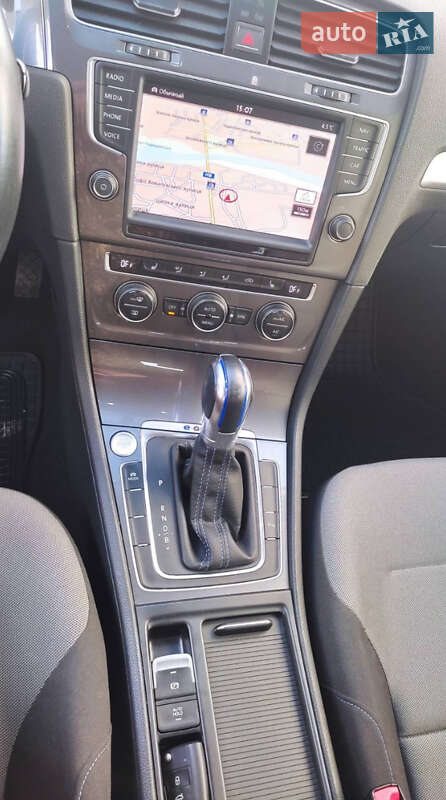 Хетчбек Volkswagen e-Golf 2014 в Івано-Франківську