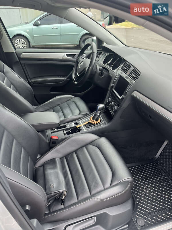 Хэтчбек Volkswagen e-Golf 2016 в Кривом Роге