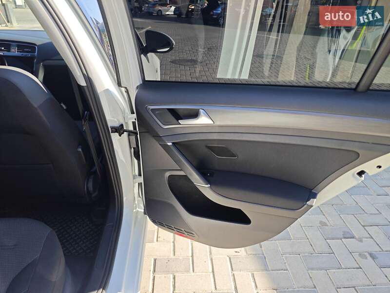 Хетчбек Volkswagen e-Golf 2017 в Полтаві