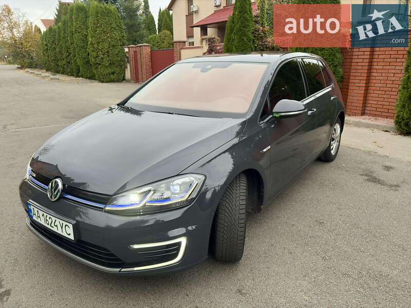 Хэтчбек Volkswagen e-Golf 2020 в Киеве