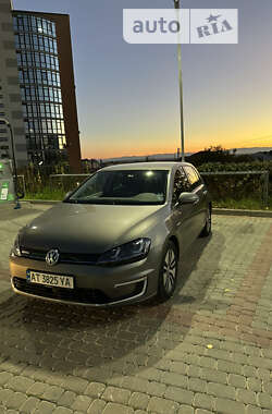 Хетчбек Volkswagen e-Golf 2015 в Івано-Франківську