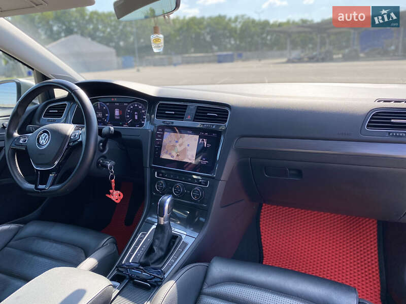 Хэтчбек Volkswagen e-Golf 2017 в Днепре фото 18 Хэтчбек Volkswagen e-Golf 2017 в Днепре