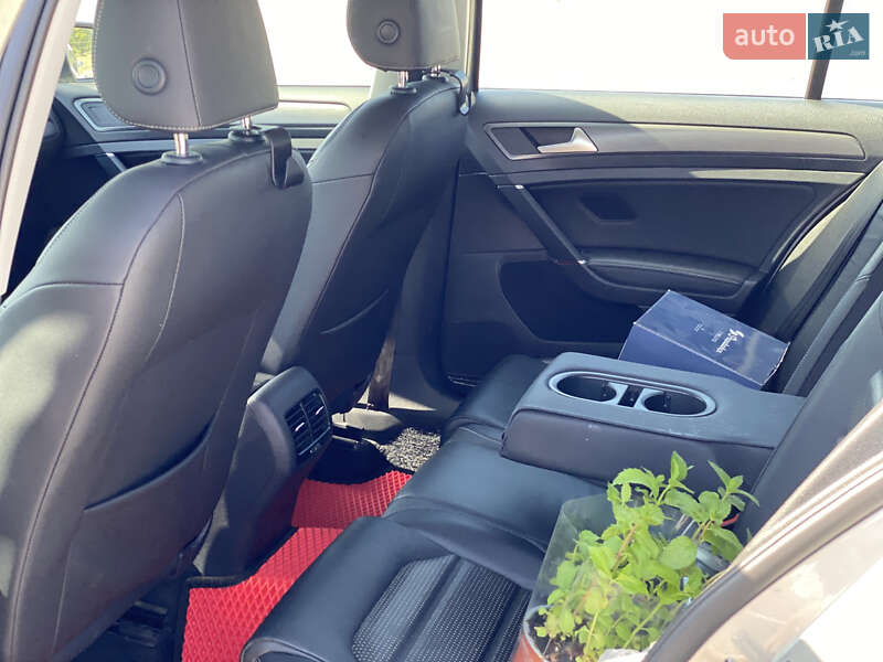 Хэтчбек Volkswagen e-Golf 2017 в Днепре фото 20 Хэтчбек Volkswagen e-Golf 2017 в Днепре