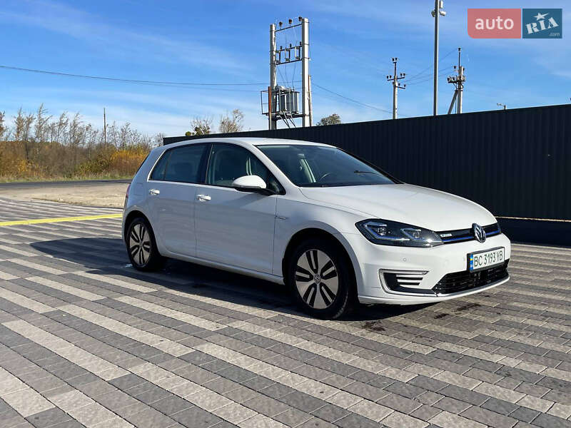 Хэтчбек Volkswagen e-Golf 2017 в 