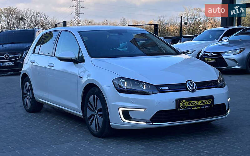 Хэтчбек Volkswagen e-Golf 2015 в 