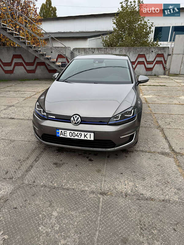 Хетчбек Volkswagen e-Golf 2015 в Дніпрі