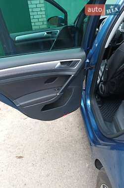 Хетчбек Volkswagen e-Golf 2015 в 