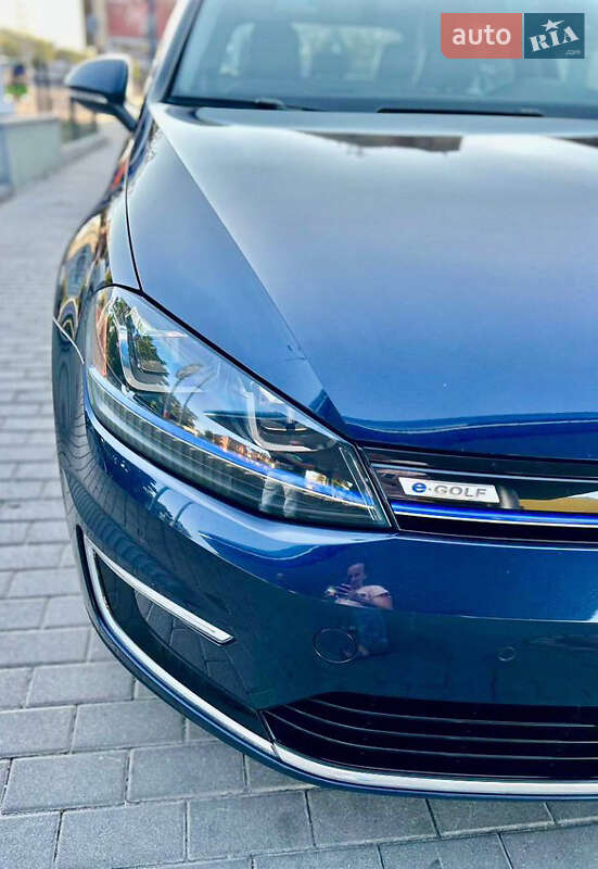 Хетчбек Volkswagen e-Golf 2015 в Дніпрі