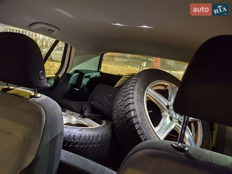 Хетчбек Volkswagen e-Golf 2014 в Києві фото 21 Хетчбек Volkswagen e-Golf 2014 в Києві