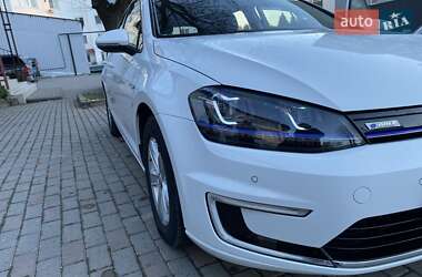 Хетчбек Volkswagen e-Golf 2015 в Чернівцях