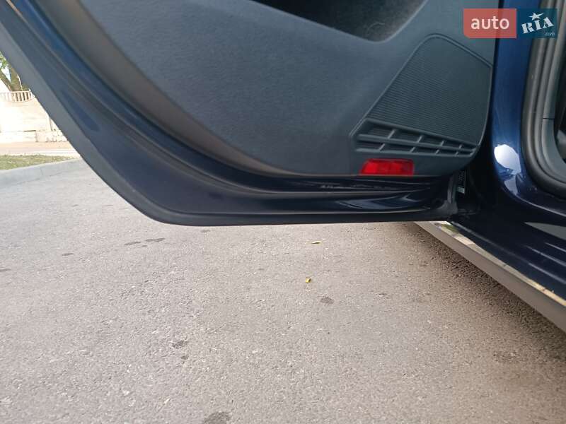 Хетчбек Volkswagen e-Golf 2016 в Дніпрі