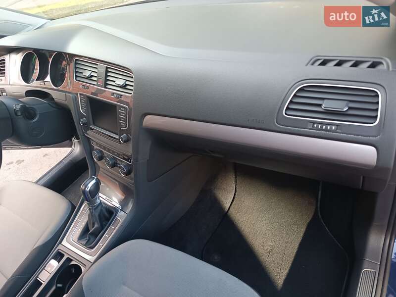 Хетчбек Volkswagen e-Golf 2016 в Дніпрі