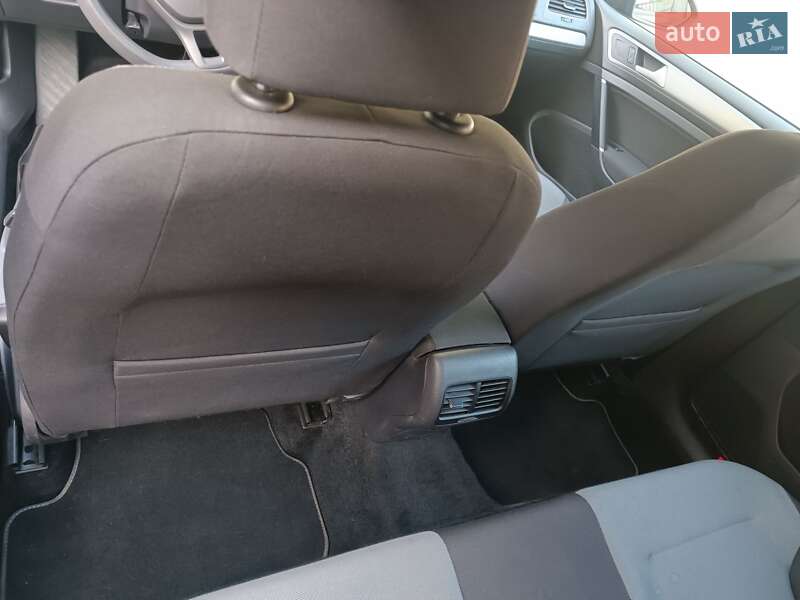 Хетчбек Volkswagen e-Golf 2016 в Дніпрі