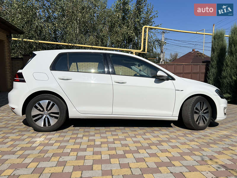Хетчбек Volkswagen e-Golf 2016 в Дніпрі