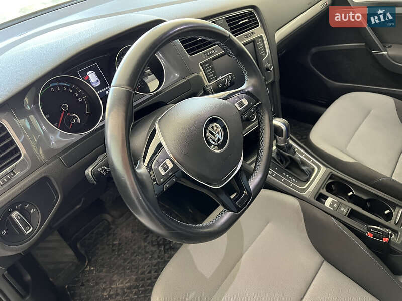 Хетчбек Volkswagen e-Golf 2016 в Дніпрі