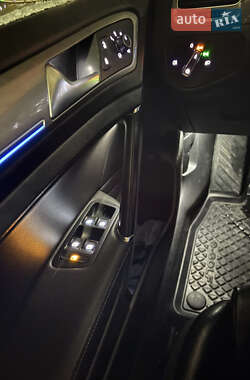 Хэтчбек Volkswagen e-Golf 2015 в 