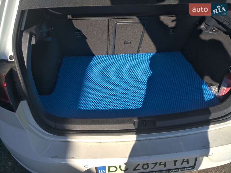 Хетчбек Volkswagen e-Golf 2018 в Львові фото 13 Хетчбек Volkswagen e-Golf 2018 в Львові