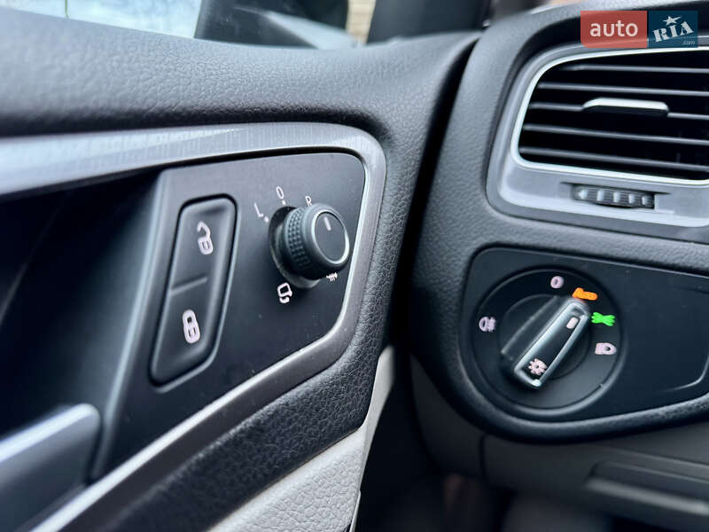 Хетчбек Volkswagen e-Golf 2015 в Кам'янець-Подільському