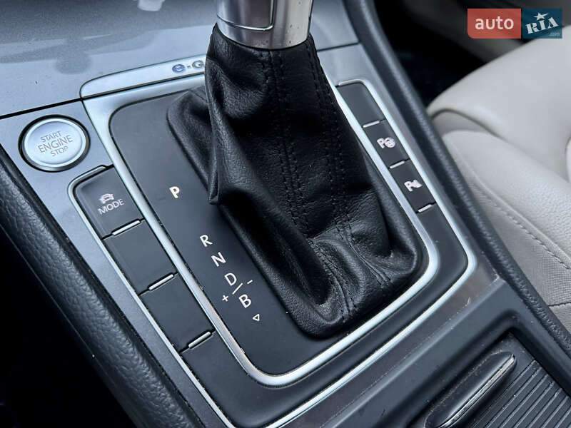 Хетчбек Volkswagen e-Golf 2015 в Кам'янець-Подільському