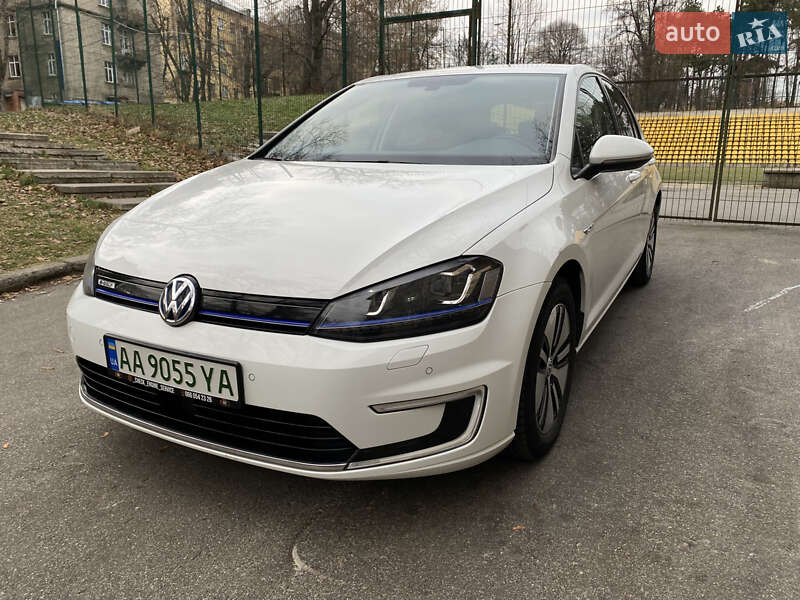 Хэтчбек Volkswagen e-Golf 2016 в Киеве